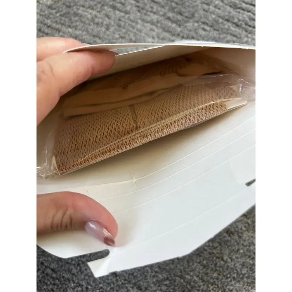 NIB $33 Capizio Caramel #3000 Seamless Fishnet Stockings Size S/M